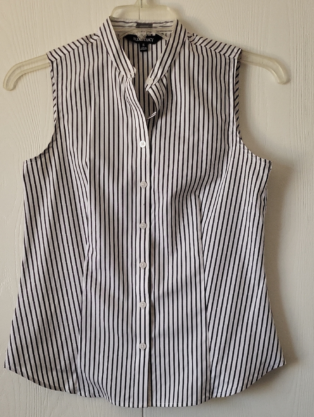 Express Black & White Sleeveless Striped Button-Up Blouse